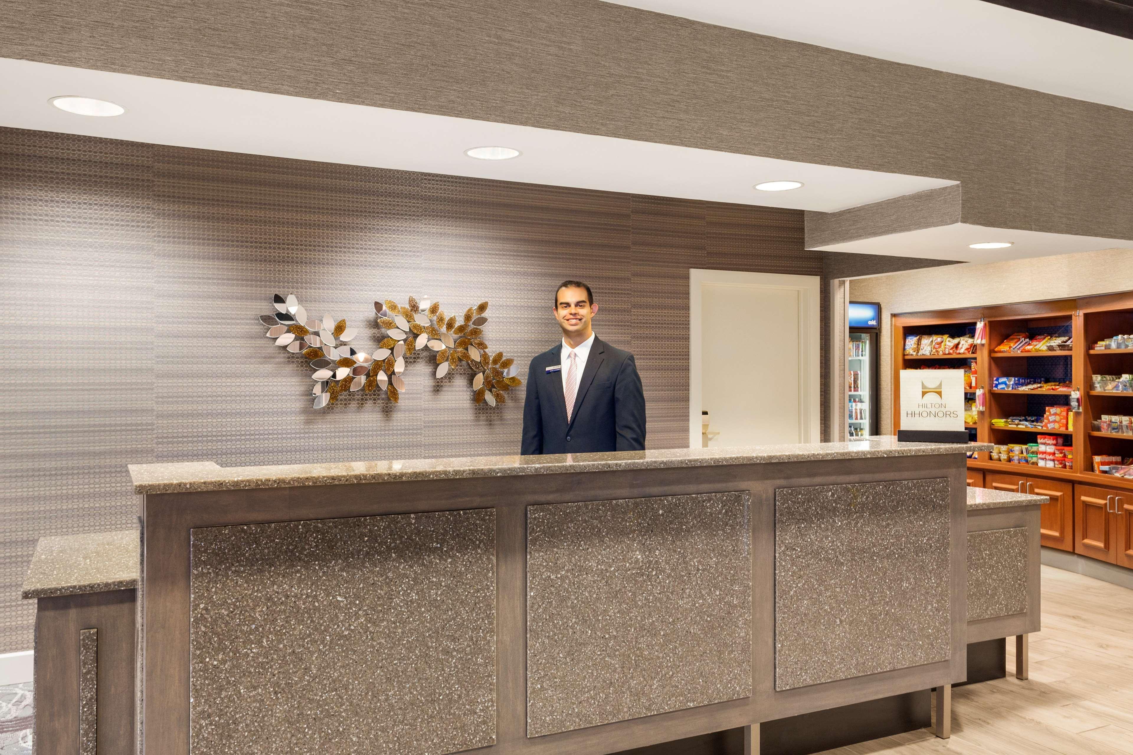 Hampton Inn & Suites Denver-Cherry Creek Exterior photo