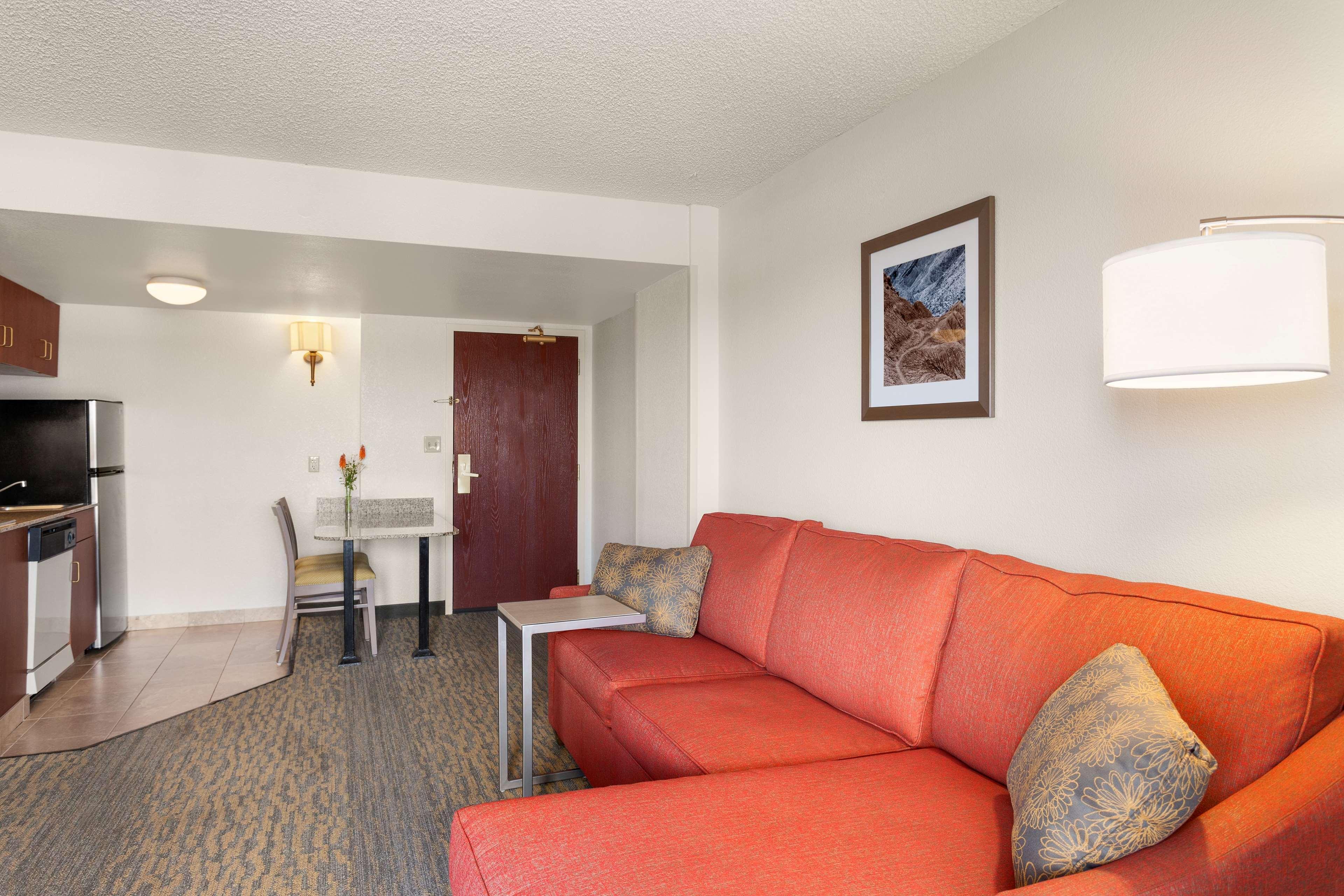 Hampton Inn & Suites Denver-Cherry Creek Exterior photo