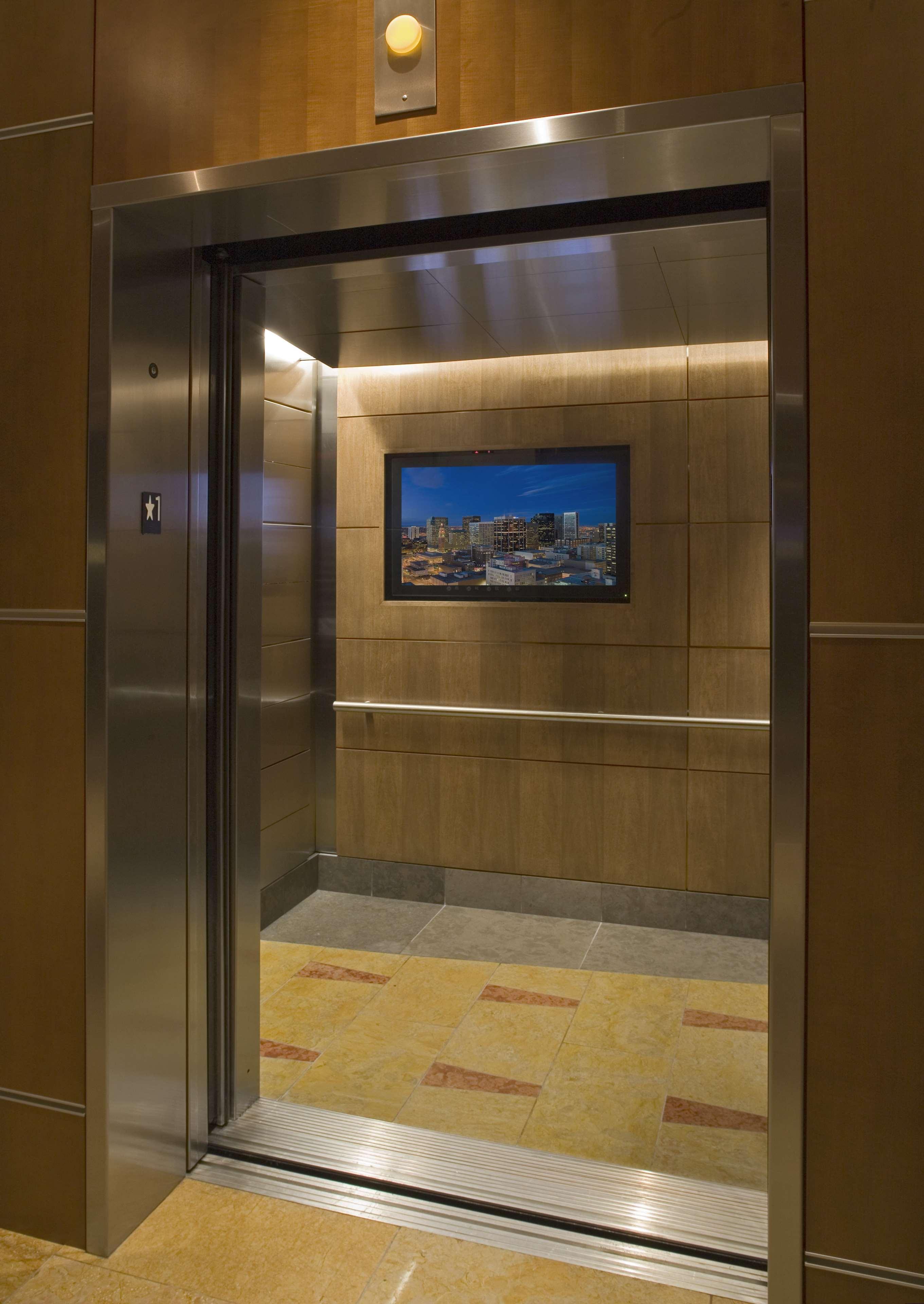 Hampton Inn & Suites Denver-Cherry Creek Exterior photo