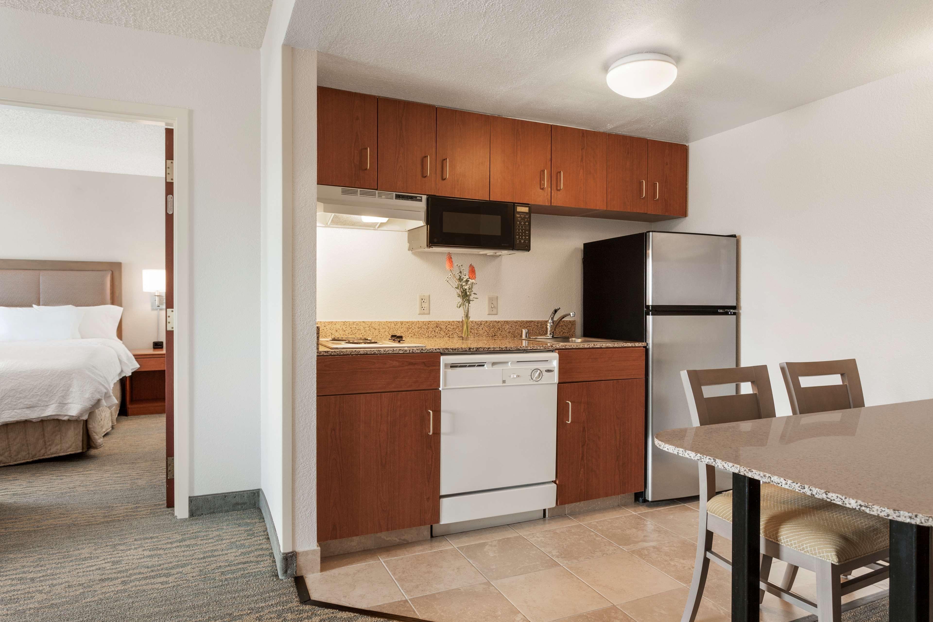 Hampton Inn & Suites Denver-Cherry Creek Exterior photo