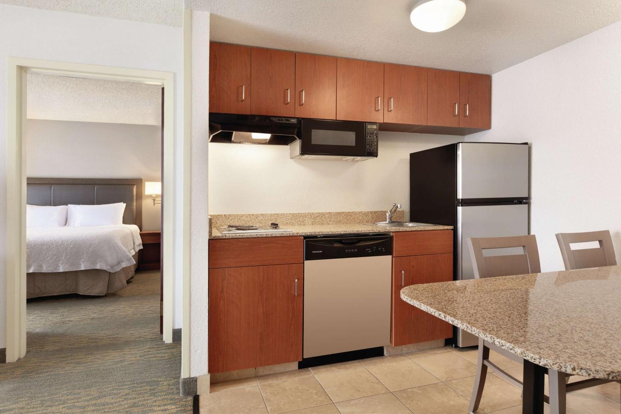 Hampton Inn & Suites Denver-Cherry Creek Exterior photo