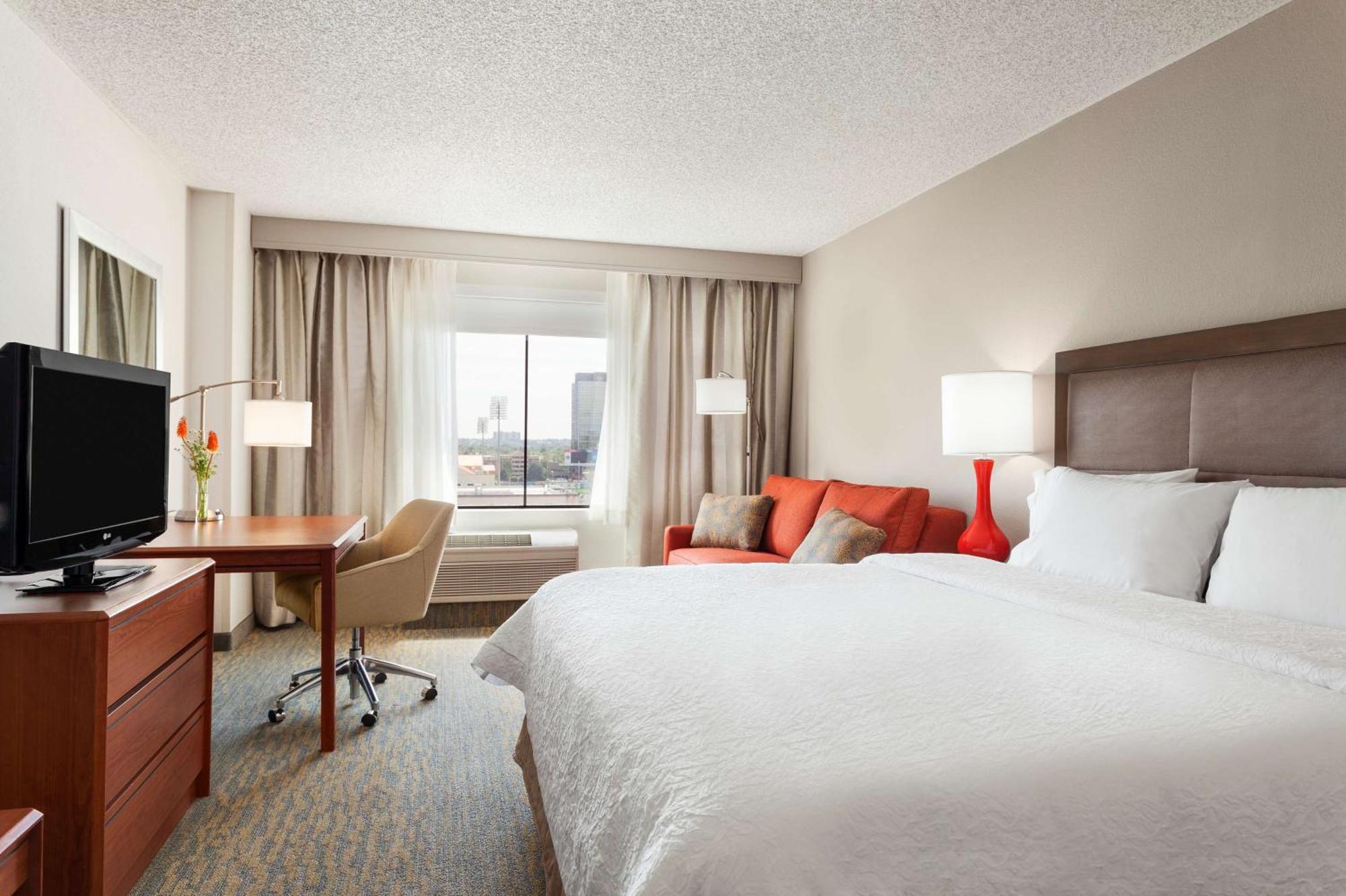 Hampton Inn & Suites Denver-Cherry Creek Exterior photo