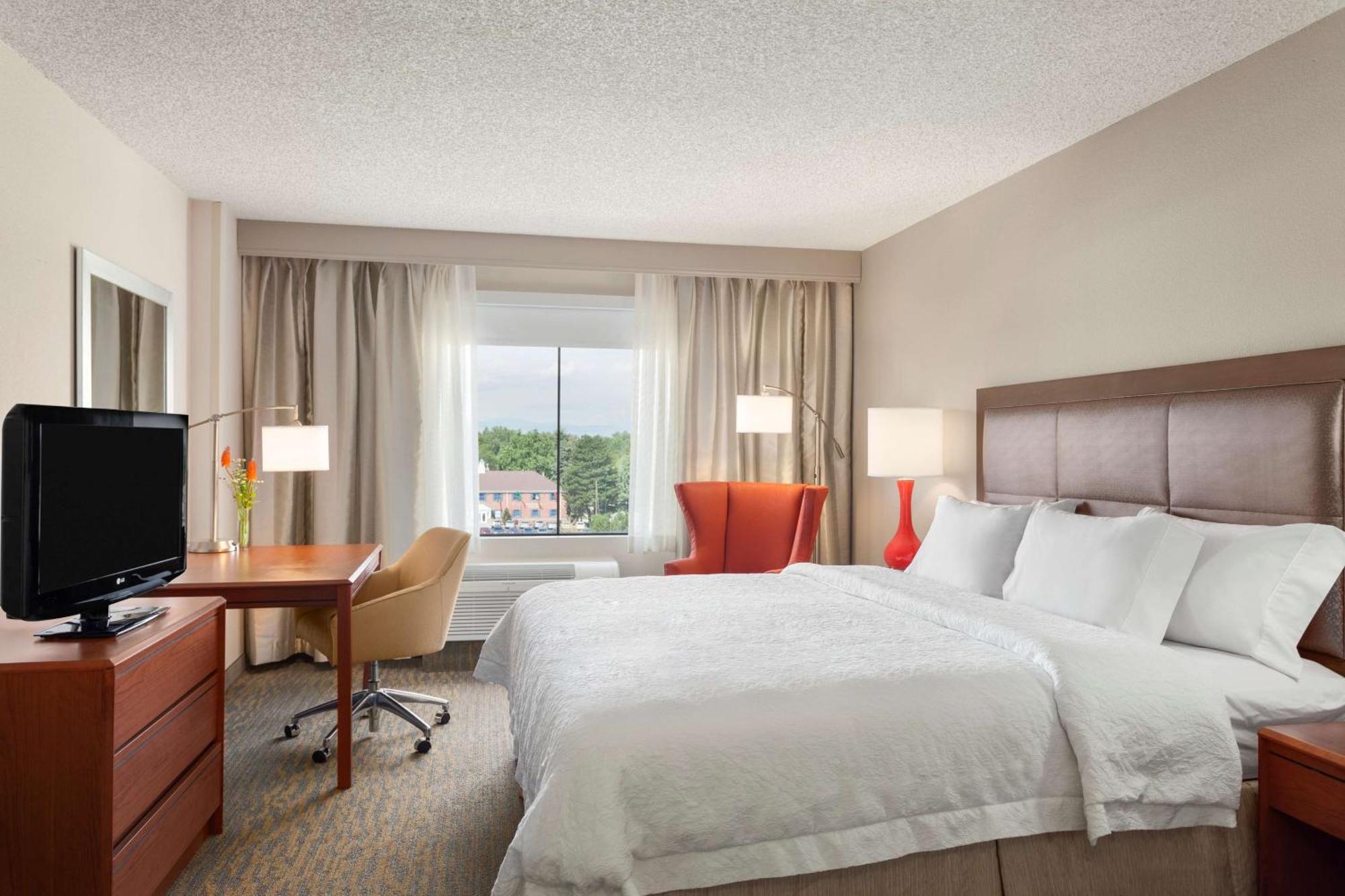 Hampton Inn & Suites Denver-Cherry Creek Exterior photo