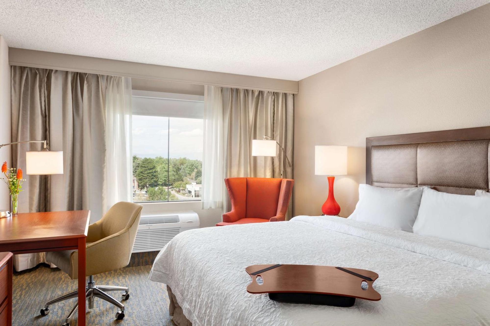 Hampton Inn & Suites Denver-Cherry Creek Exterior photo