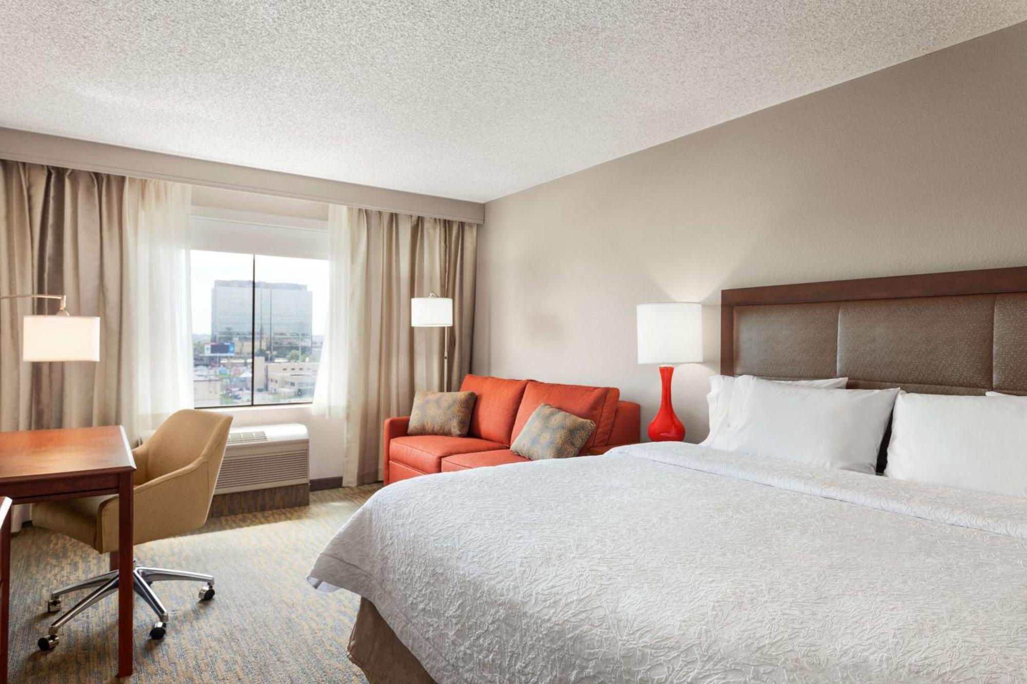Hampton Inn & Suites Denver-Cherry Creek Exterior photo